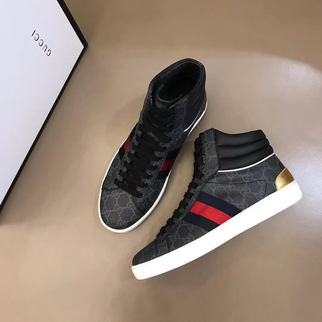 p420 "GUCC*" high-top boots for couples launched on the official website of the same style. Counter quality [strong][strong] Selected Gucci imported waterproof rubber. Gucci's symbolic original webbing. Trendy and versatile style. "Double G" logo styling midsole. PU brand logo feet. Fine workmanship. Upper material. Men's size 38-44, women's size 35-39.